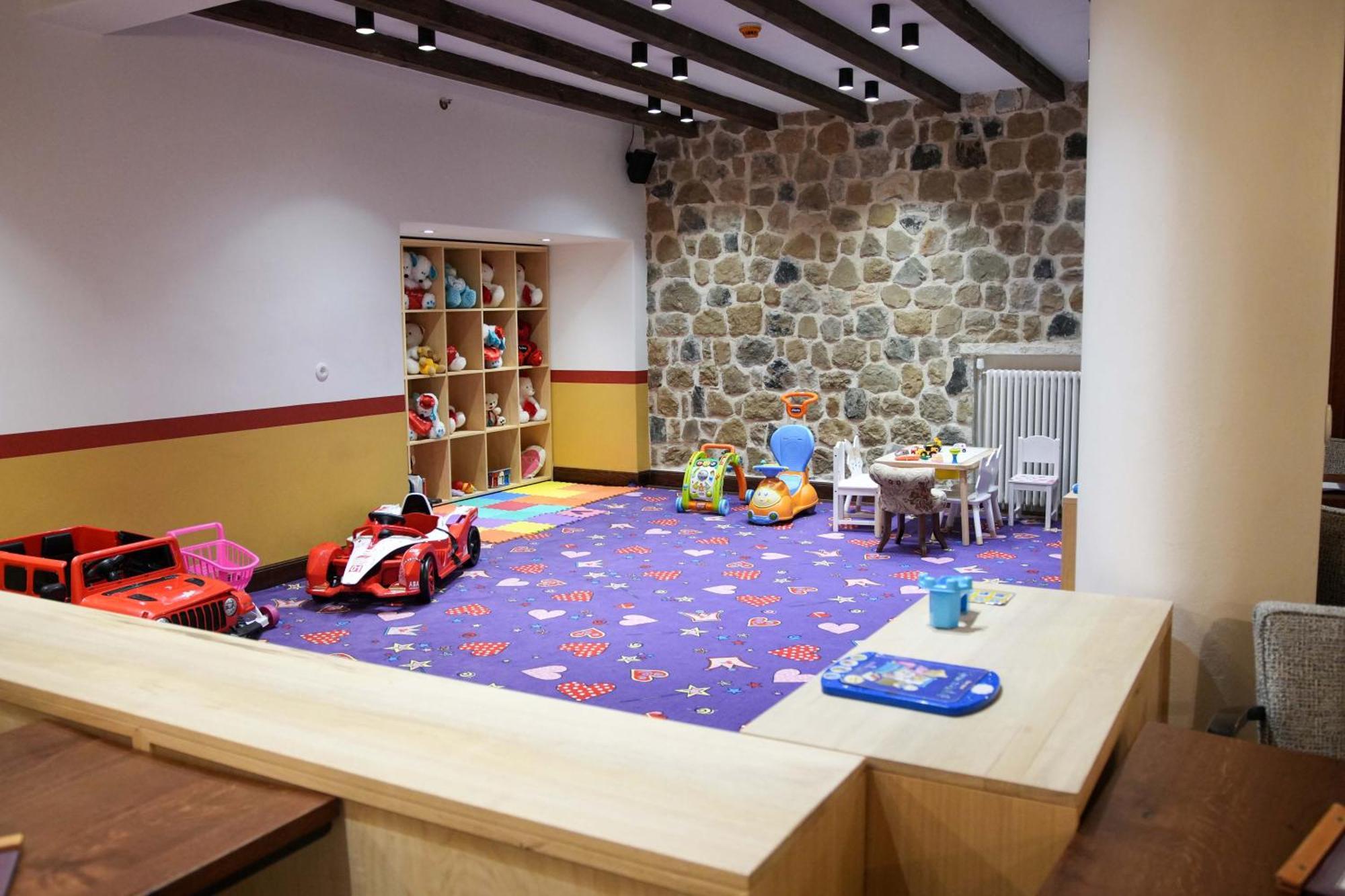 Vila Ebel Hotel Pool & Spa Korce Eksteriør bilde